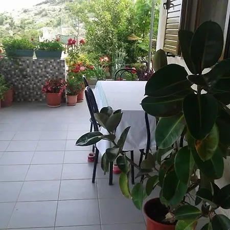 Nest Garden House Casa de Férias Sarandë